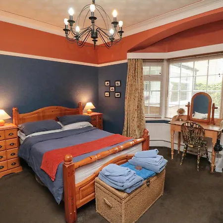 61 West Avenue Apartment *